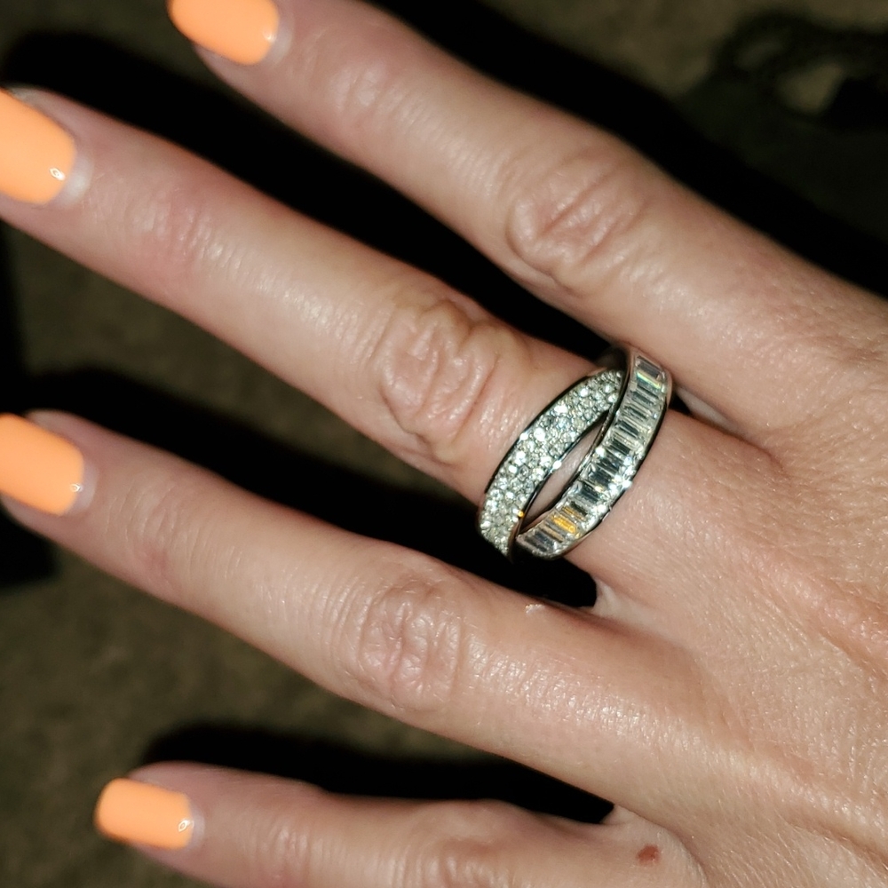 MKors double ring comes with pouch and bg size 8 - Picture 3 of 11